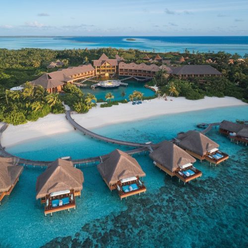 #tropicluxury #overwaterbungalows…